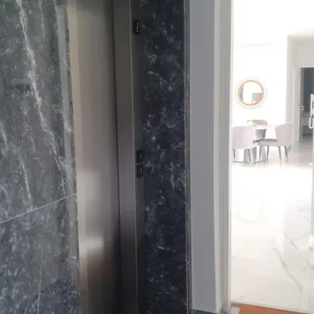 Apartment Hypnos